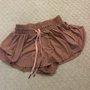 Keiki Kona 2-IN-1 flowy fitness shorts. Size small. Pink. Great condition